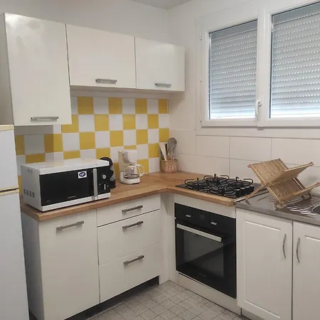 Chez Stef, 5 Mns Centre Ville, Parking Prive, Proche Tous Commerces, Wifi *